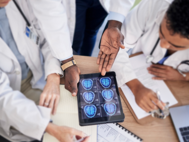 O caso de Lucas oferece uma esperança para a cura do glioma do tronco cerebral, que ainda tem taxa de mortalidade muito alta. - Foto: reprodução/ Yuri Arcurs