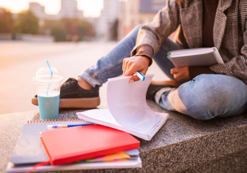 A UCL, em Londres, está com bolsas gratuitas de engenharia para brasileiros. Foto: Freepik.