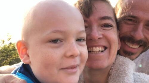 Arthur com os pais - Foto: reprodução / Sky News