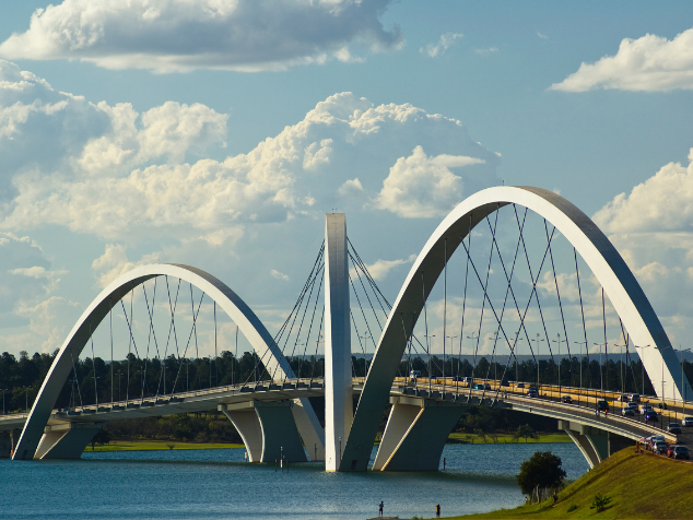 A Ponte JK também está entre os lugares mais bonitos em Brasília pela IA. - Foto: Jose Morais/Getty Imagens 