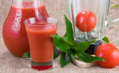 Além de matar a Salmonella, o suco de tomate também traz outros benefícios para a saúde. - Foto: Pixabay