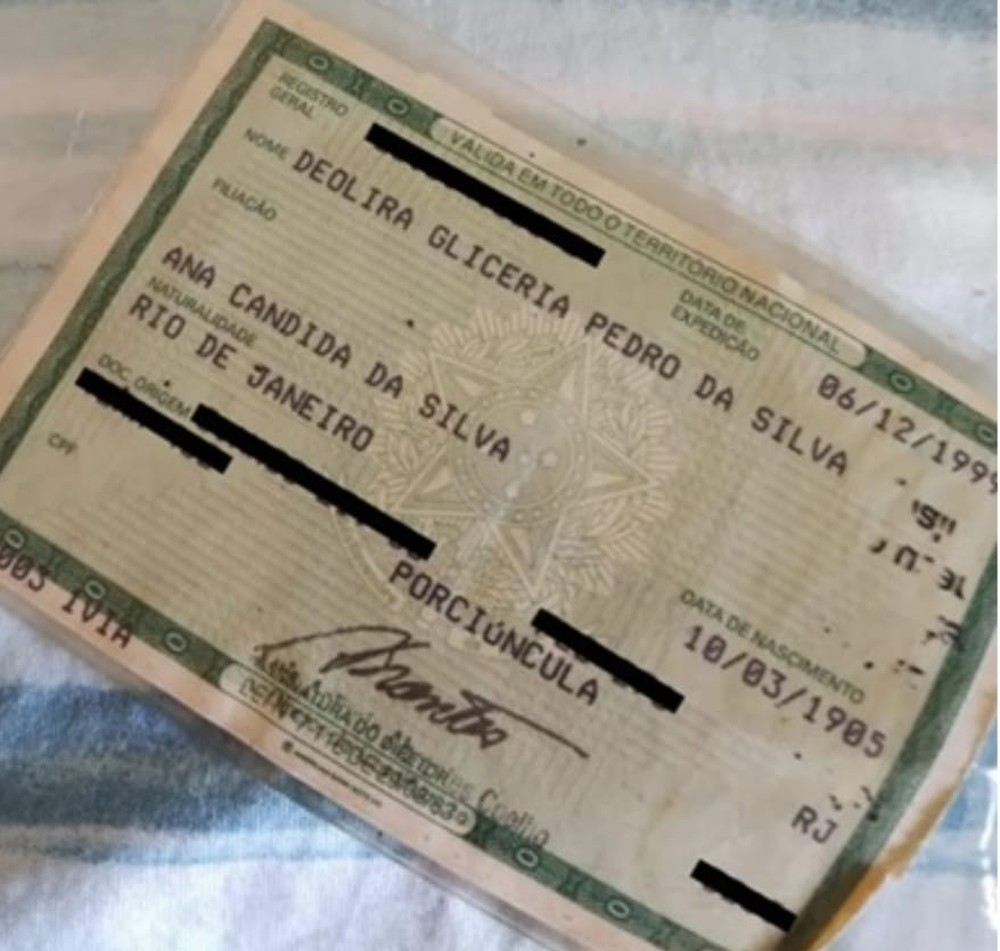 O documento comprova, ela nasceu em 1905. Foto: Arquivo pessoal.