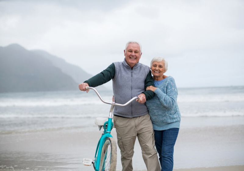 A prática de andar de bike apresentou ótimos resultados para pessoas com Parkinson. Foto: Freepik.