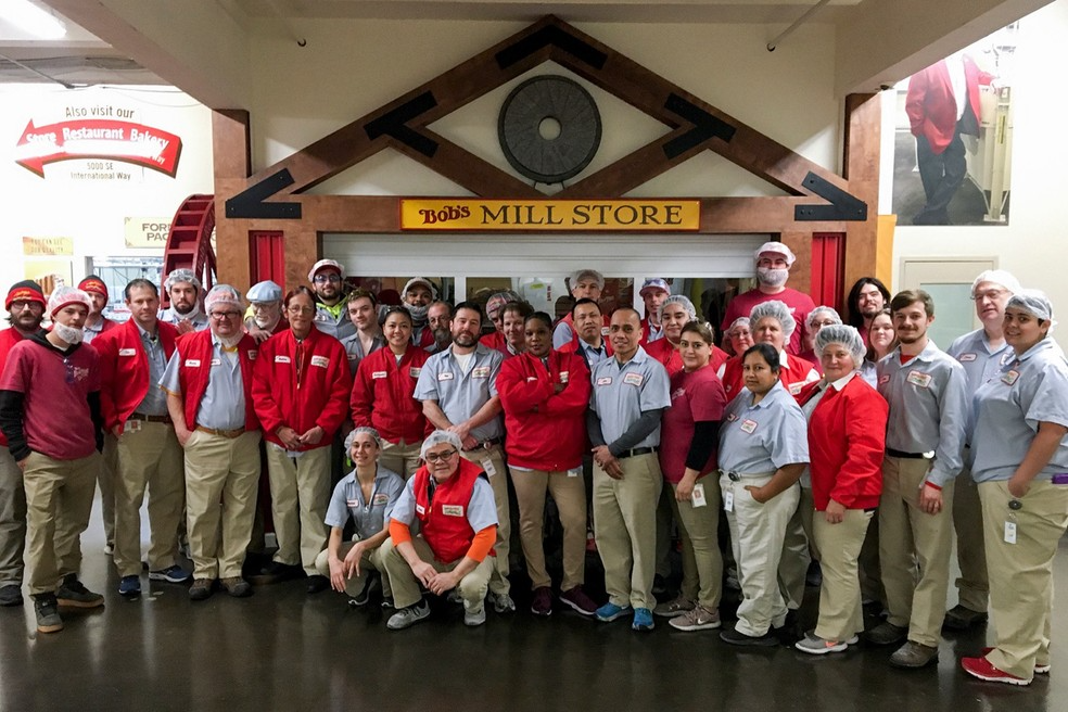 Agora, cada um dos 700 funcionários de Bob tem uma parte da fábrica. Foto: Bob's Red Mill.