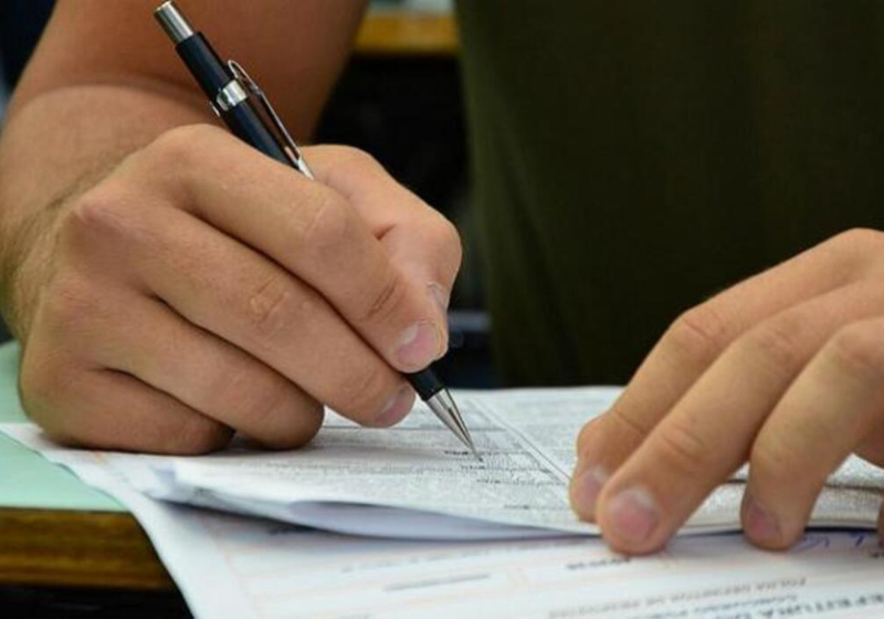 Entre os concurso abertos com vagas no país, estão os de prefeituras, bancos e outros órgãos públicos. Foto: Divulgação.