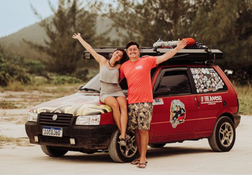 Você teria coragem de largar tudo e se aventurar pelo Brasil em uma casa móvel como o Fiat Uno do casal gaúcho? - Foto: reprodução/ Instagram @minha_casa_sobre_rodas