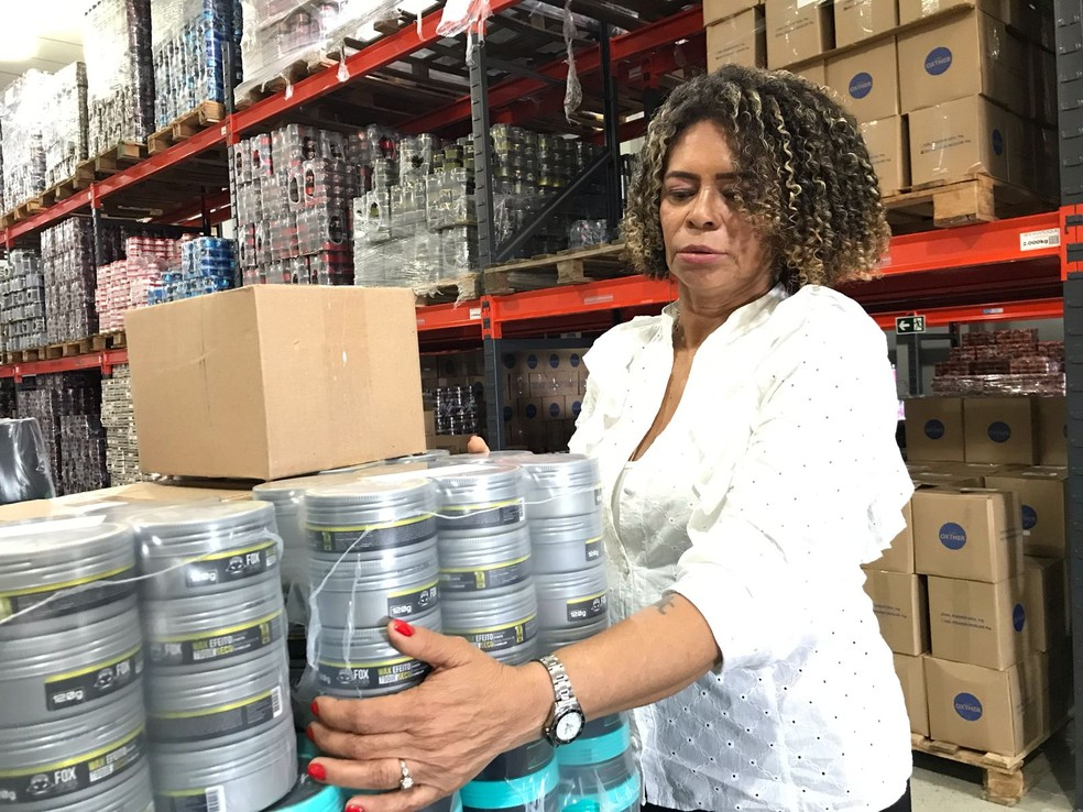 Hoje, empregada, ela olha para o passado e agradece a todos que a ajudaram a mudar de vida. Foto: Carlos Henrique Dias (G1).