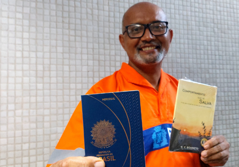 Valdeci agora está de malas prontas para os Estados Unidos. Foto: Comlurb.