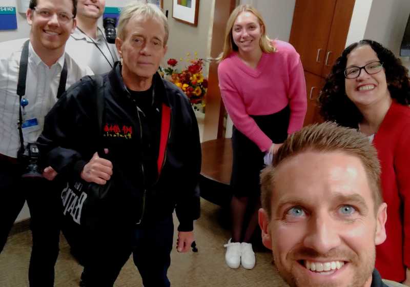 O encontro entre o doador (a frente da foto), com o receptor (de jaqueta preta), foi emocionante! Foto: John Maxcy.