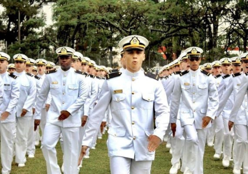 O concurso da Marinha para oficiais vai preencher 61 vagas na corporação. - Foto: @marinhaoficial/Instagram.