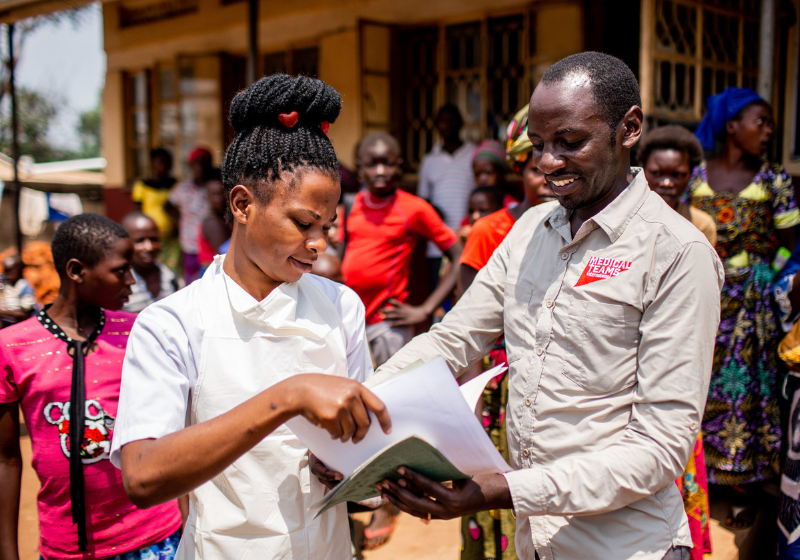 Além de garantir cuidados de saúde, a ONG também fornece acesso à educação e mais. Foto: Medical Teams Internacional.