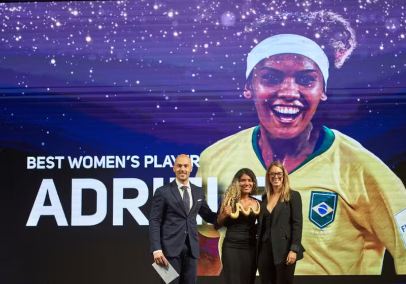 A brasileira Adriele Rocha foi, mais uma vez, eleita a melhor jogadora de futebol de areia do mundo. Foto: Divulgação.