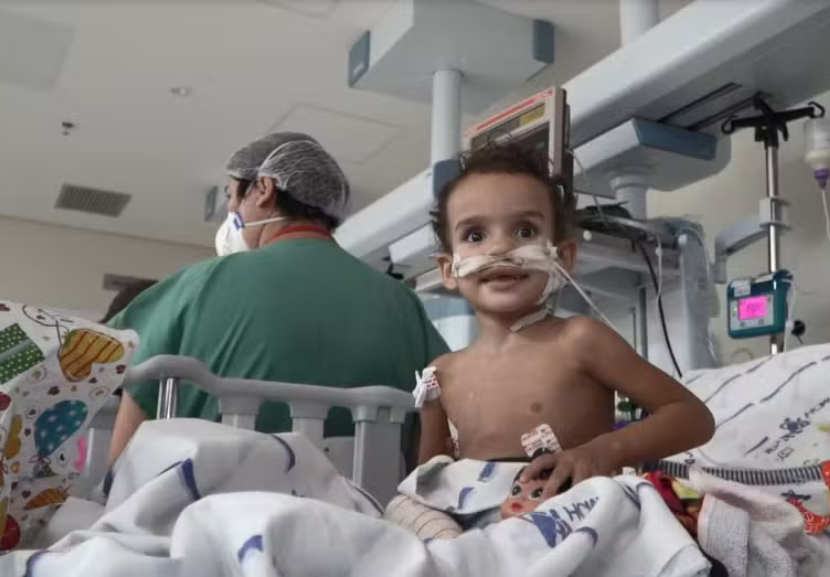 A menina Ana Lívia, de 3 anos, passou por um transplante de coração em tempo recorde em Rio Preto. - Foto DivulgaçãoHCM