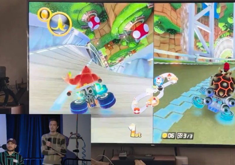 Com o implante Neuralink, Noland, um homem tetraplégico, conseguiu jogar Mario Kart com a mente e realizar várias atividades que antes eram impossíveis para ele. - Foto: Neuralink.