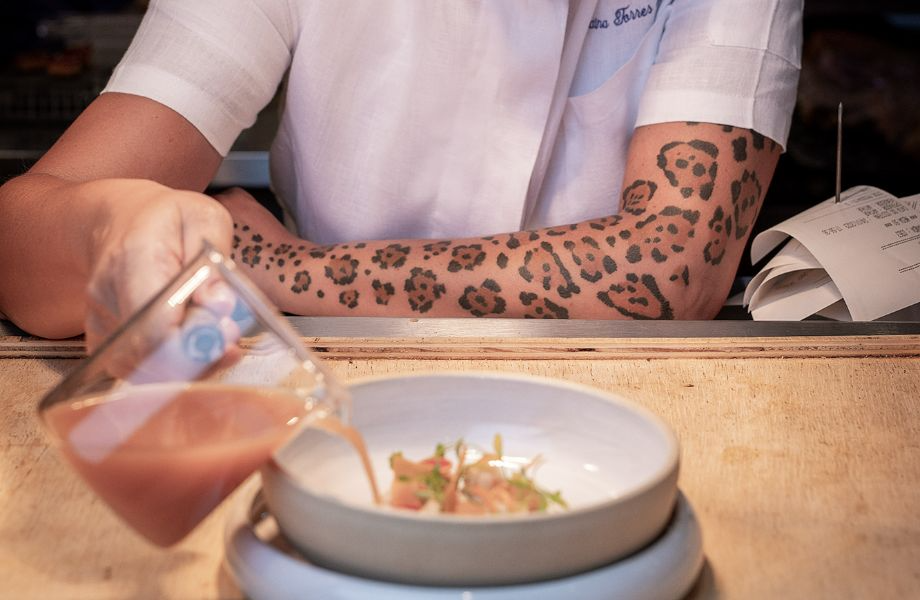 Janaína adora personificar a onça em várias aspectos de sua vida. Foto: 50 Best.