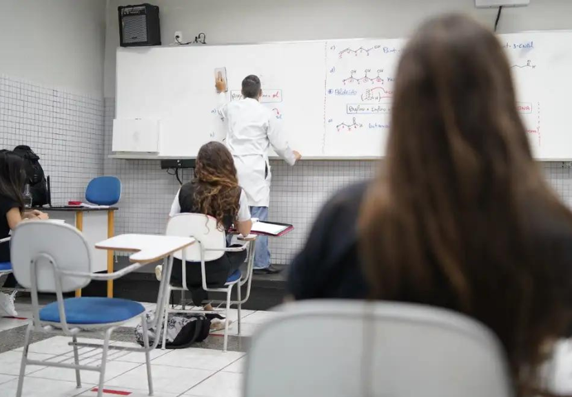 O depósito da primeira parcela do Programa Pé-de-Meia será em forma de escala, conforme o mês de nascimento dos alunos. - Foto: Studio Formatura/Galois