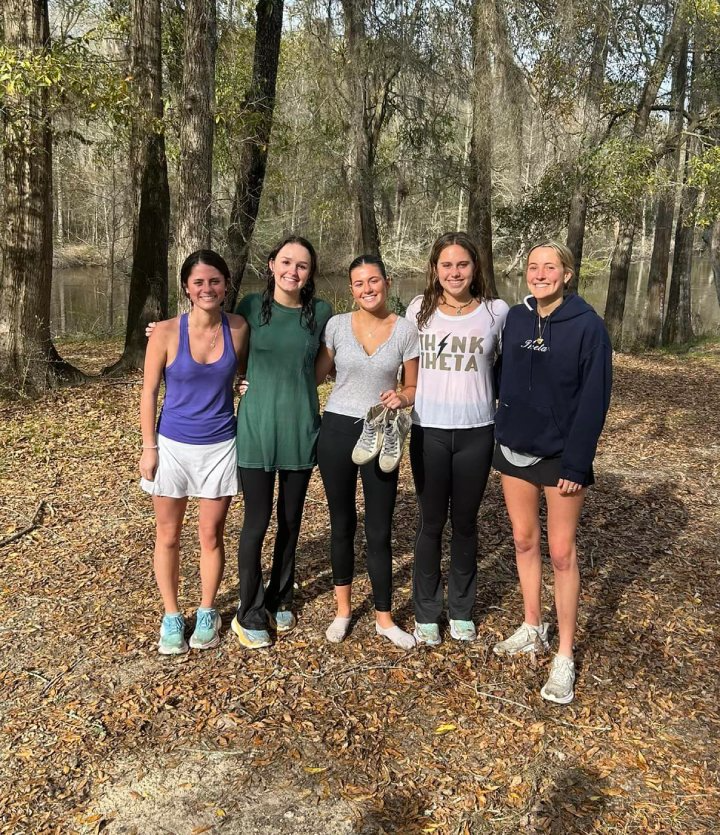 Depois do susto, as cinco estudantes disseram que queram usar o caso como exemplo para mostrar que todos podem fazer o bem. Foto: Gabinete do Xerife do Condado de Burke.