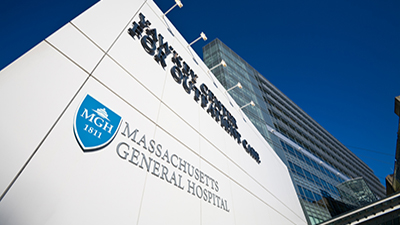 Fachada do Massachusetts General Hospital, os EUA, onde está sendo feita a terapia. Foto: Bill Truslow 