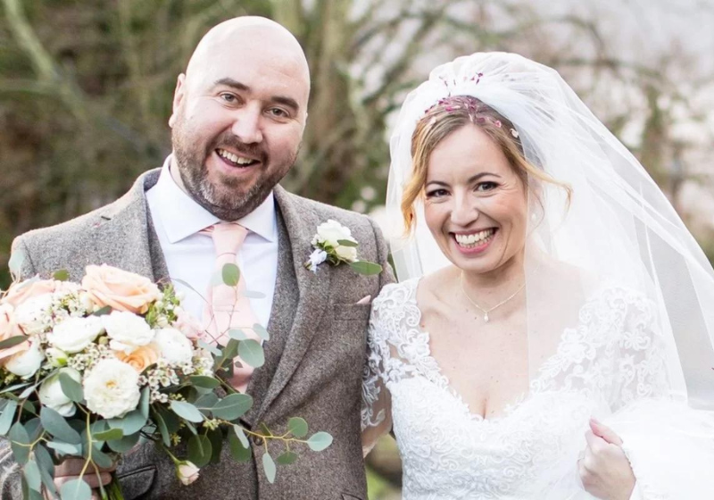 Depois de ser submetido a um novo tratamento contra câncer no cérebro, Ben até marcou o casamento com a esposa. Foto: Divulgação.