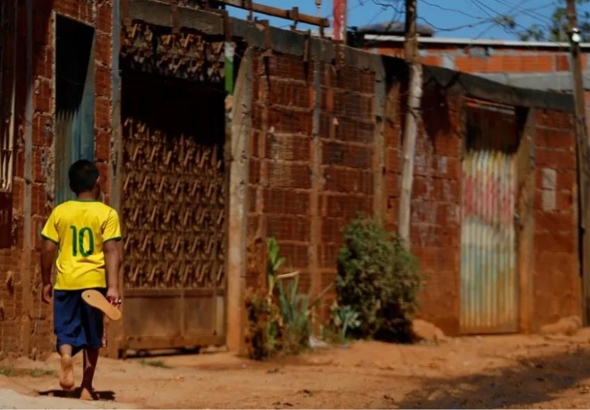 O Brasil está menos pobre! Taxa de pessoas em situação de pobreza e extrema pobreza cai de 31,6% para 27,5%. - Foto: Cristiano Mariz/Agência O Globo