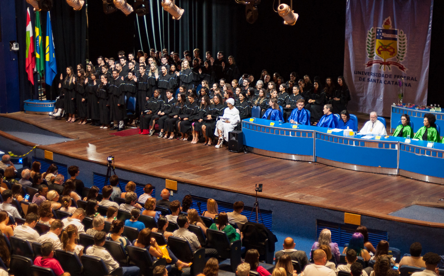  Cynthia trouxe luz a um debate importante sobre tolerância religiosa e representatividade. - Foto: Henrique Almeida/Agecom/UFSC