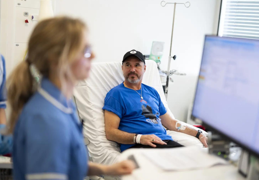 Além de Steve, mais de mil pessoas devem ser vacinadas nesta última etapa. - Foto: Jordan Pettitt/PA