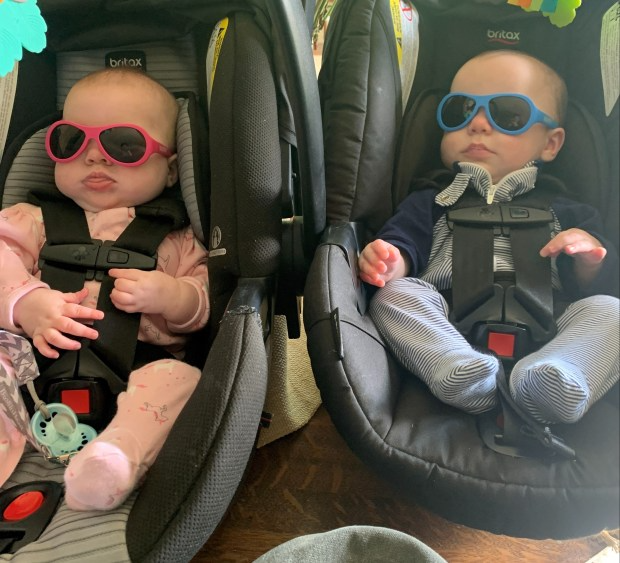 Os gêmeos Maverick e Shephard nasceram 1º de novembro. Foto: SWNS.