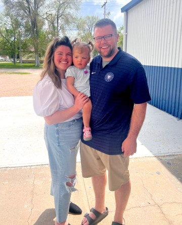 Taylor e Drew conseguiram a autorização da mãe biológica de Ella. Foto: Sistema de Saúde Metodista.