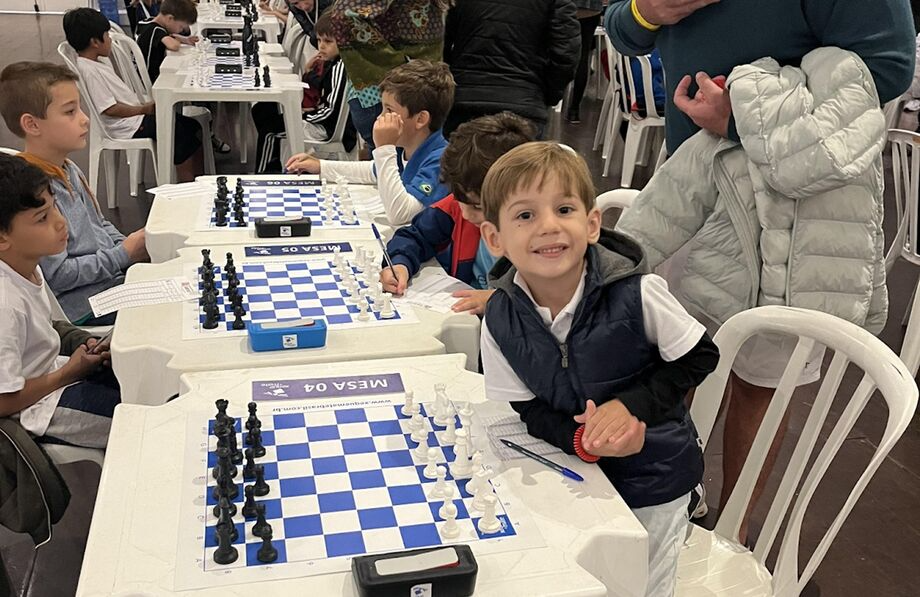 O menino bento arrasou no Campeonato Paulista e vai representar o Brasil em uma competição internacional de xadrez. Foto: Arquivo pessoal.