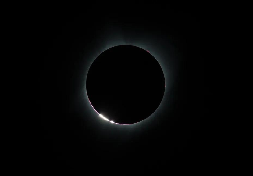 No Brasil não será possível ver o eclipse solar total a olho nu, mas vai ter transmissão ao vivo pela internet. - Foto: NASA/Aubrey Gemignani