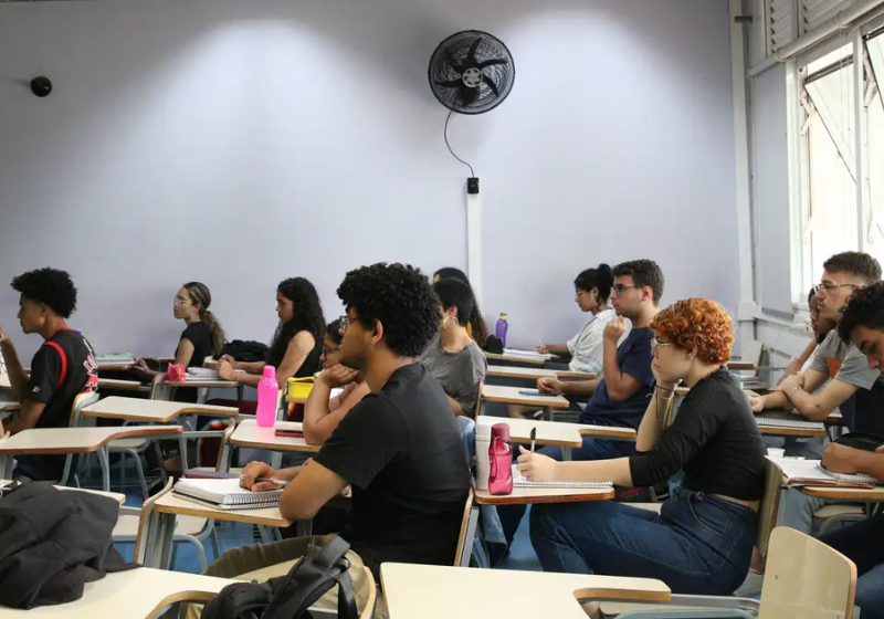 Se o candidato notar algum erro no local de prova, deve acessar a Cesgranrio. Foto: Rovena Rosa (Agência Brasil).