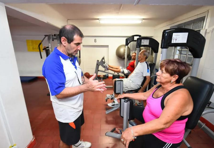 Eles descobriram que o aumento no volume de treinamento pode ser a chave para que idosos não responsivos consigam reverter a perda muscular. - Foto: Sidnei Barros/PMG