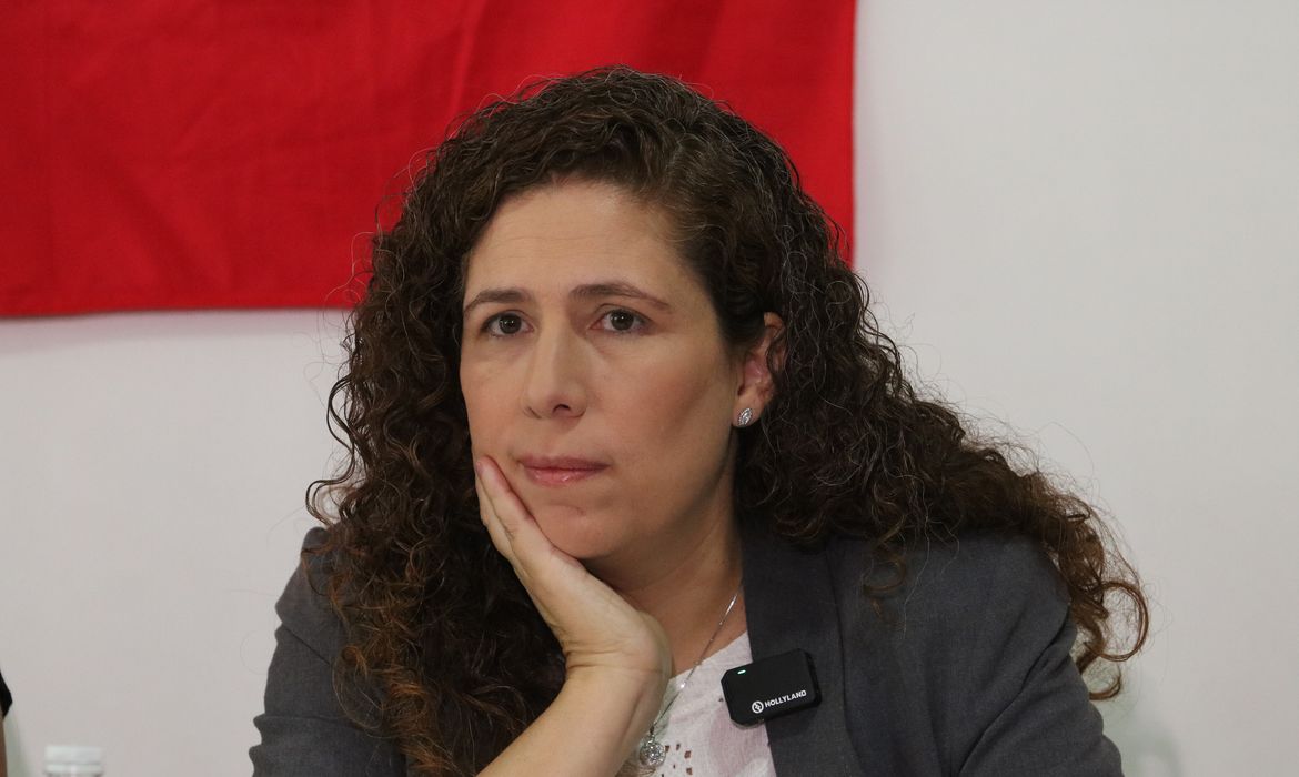 A ministra Esther Dweck, do ministério da Gestão e da Inovação em Serviços Públicos, confirmou a data em entrevista. Foto: Rovena Rosa (Agência Brasil).