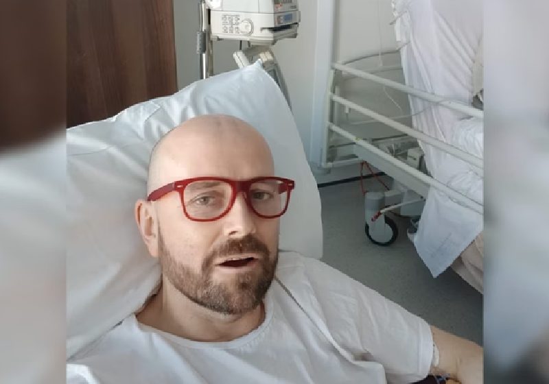 Joe Murphy, de 59 anos, tinha 6 meses de vida, segundo os médicos e após o tratamento com o remédio experimental que reverte leucemia, a doença entrou em remissão .- Foto: reprodução/ Facebook joe.murphy