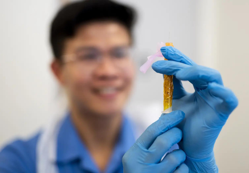 A vacina é produzida sob medida para cada paciente. - Foto: Jordan Pettitt/PA