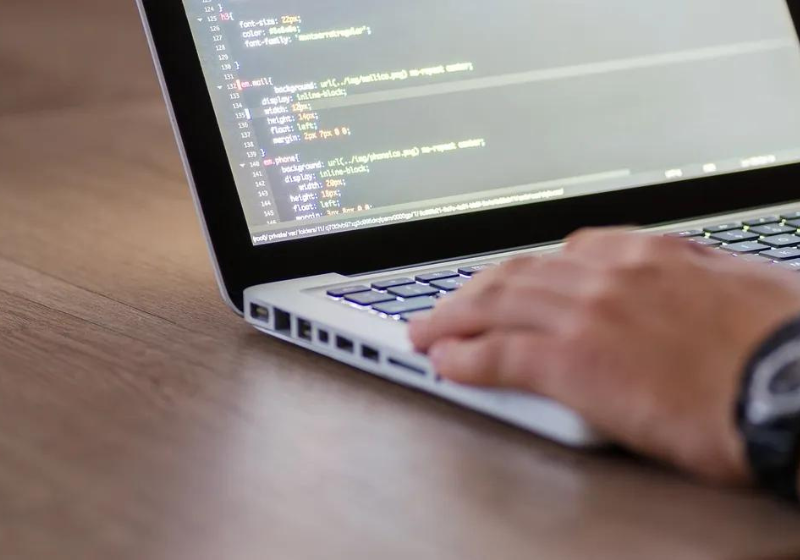 A Vivo está com cursos abertos na área de Tecnologia. Se você quer aprender desenvolvimento de software e IA, a hora é agora! Foto: Pixapay.