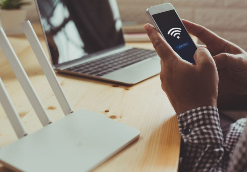 Para deixar o Wi-Fi mais forte, é preciso acabar com barreiras entre o roteador e os aparelhos conectados. Nunca deixar dispositivos perto dele. - Foto: Getty Images.