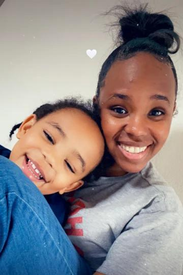 O pequeno Cartier com a mãe Destiny. - Foto: arquivo pessoal 