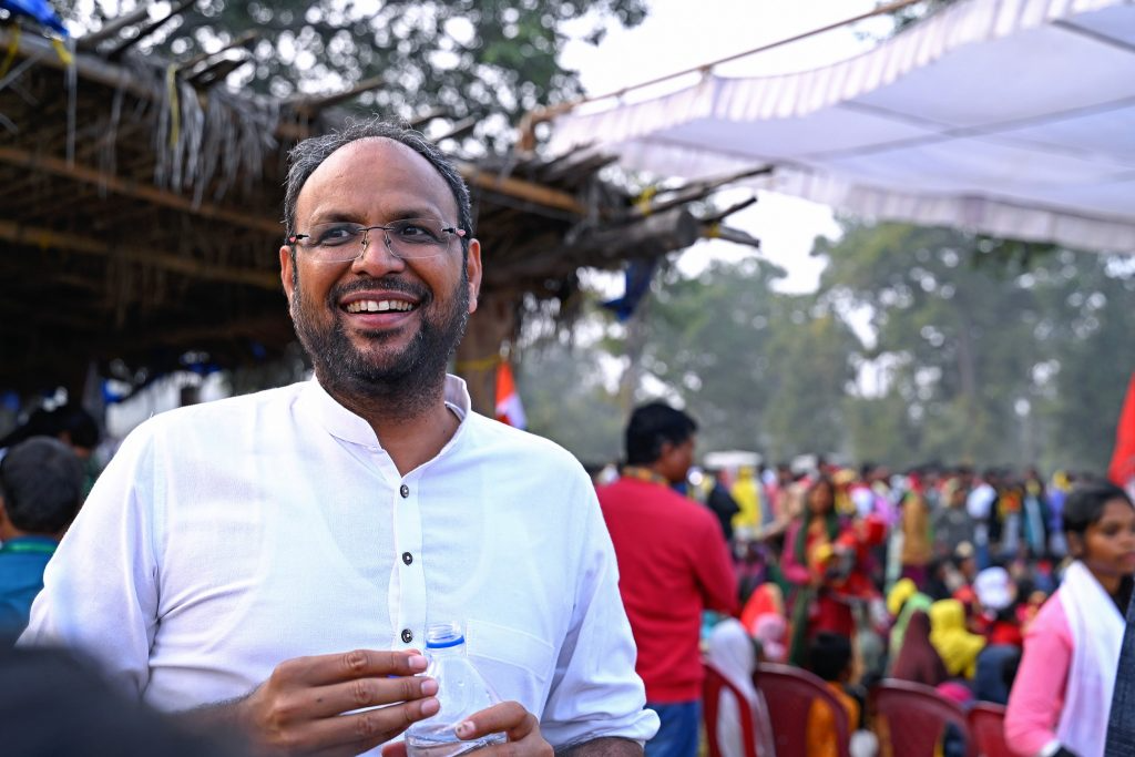 Alok Shukla é um velho conhecido da causa ambiental na Índia, ele realiza diversas ações de conscientização no país. Foto: Golman Environmental Prize.