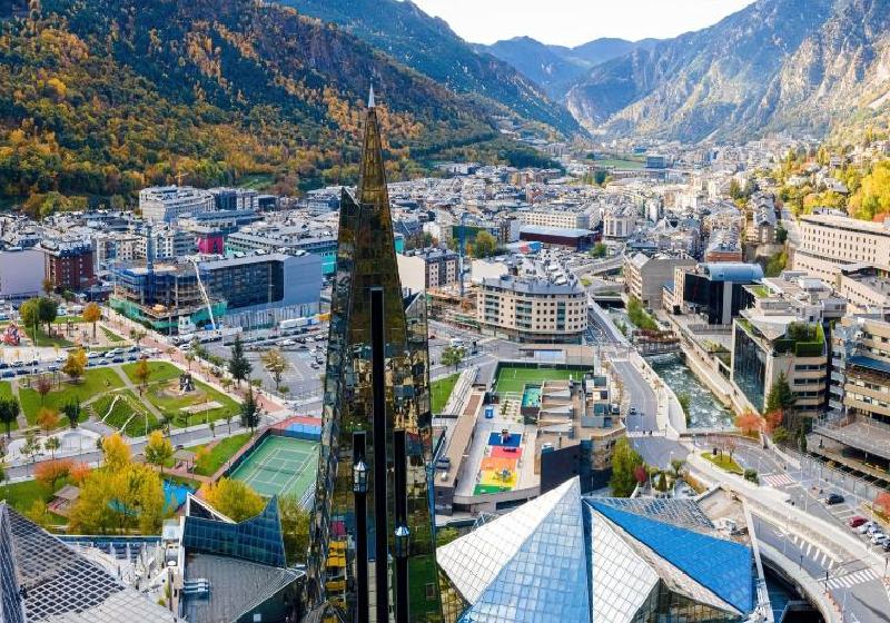 Andorra teve índice de 87,1 e ficou em primeiro lugar no ranking dos países mais seguros do mundo para se viver em 2024. - Foto: Alexey_Fedoren / Getty Images