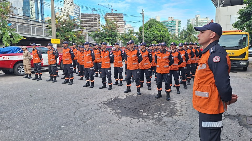 São 16 bombeiros capixabas atuando nos resgates as vítimas no Rio Grande do Sul. Foto: Governo do Espírito Santo.