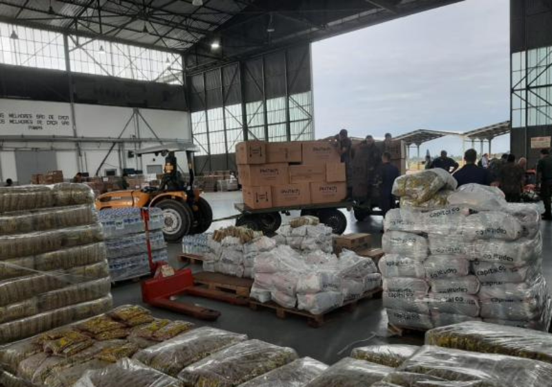 A campanha "Todos Unidos pelo Sul", continua. Já foram mais de 25 toneladas doadas! Foto: FAB e CCJ.