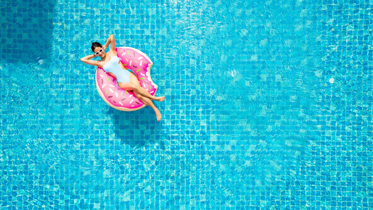 Esse é o primeiro cargo de ‘diretor de piscinas’ aberto pela empresa com um salário que pode chegar a R$ 500 mil. - Foto: Zyn Chakrapong/Shutterstock