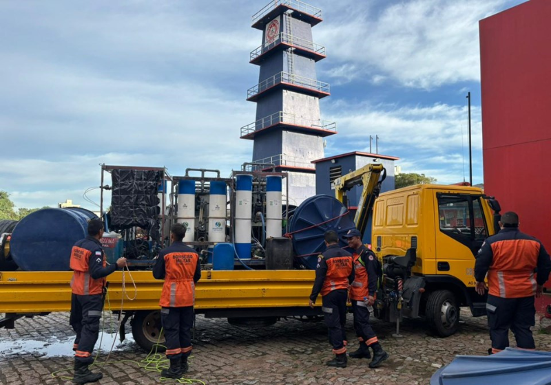 As estações de tratamento de água cedidas pelo ES vão filtrar, cada uma, 1.500 litros de água por hora para as vítimas da chuva no RS terem água potável para beber. - Foto: Governo do Estado do Espírito Santo.