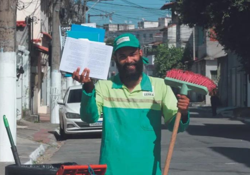 O gari batalhou bastante e teve dias que dormia apenas duas horas por noite, tudo para ser aprovado no concurso. Foto: Kadidja Fernandes (A Tribuna).