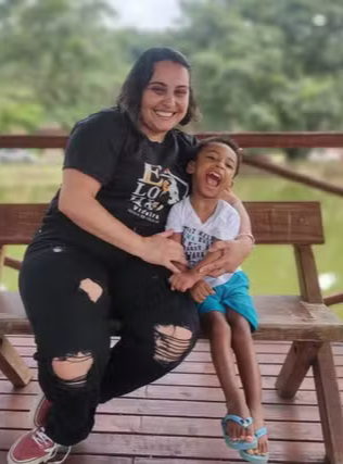 Mais de um ano depois que foi abandonado ainda bebê em uma mochila, Moisés foi adotado pela família de Telma. - Foto: reprodução/arquivo pessoal 