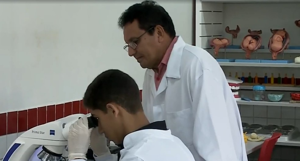 Paulo faz parte de um projeto de iniciação em pesquisa da Universidade Estadual da Região Tocantina do MA. Foto: TV Mirante.