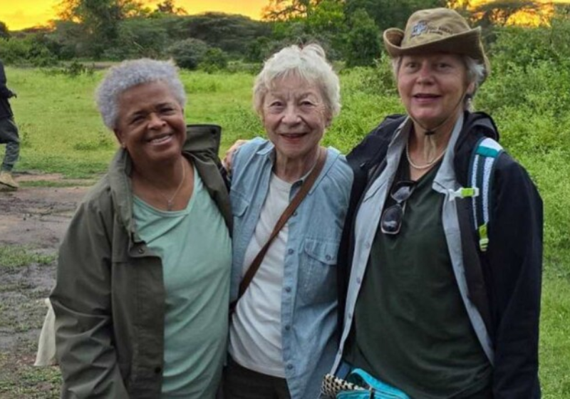 Viúva há um ano, Trudy Veenstar viaja sozinha para um safari e conhece amigos incríveis. A vida continua. Foto: SWNS