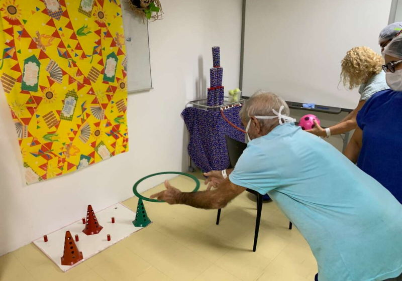 Pacientes e profissionais festejam numa animada Quadrilha junina. Foto: Secretaria de Saúde CE