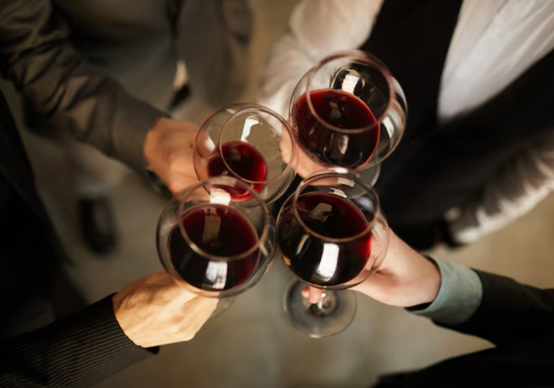 Na lista dos melhores do mundo estão 10 vinhos brasileiros. Veja. - Foto: Freepik